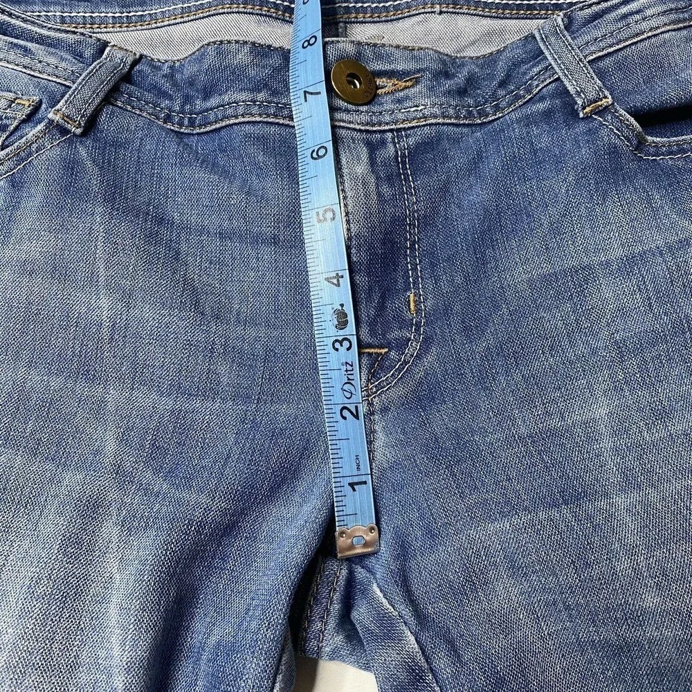 DL1961 SZ 31 Distressed Britney Jeans
